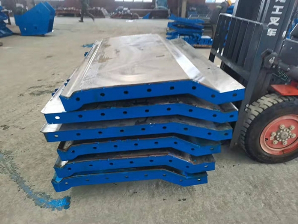 防撞護欄模板租賃